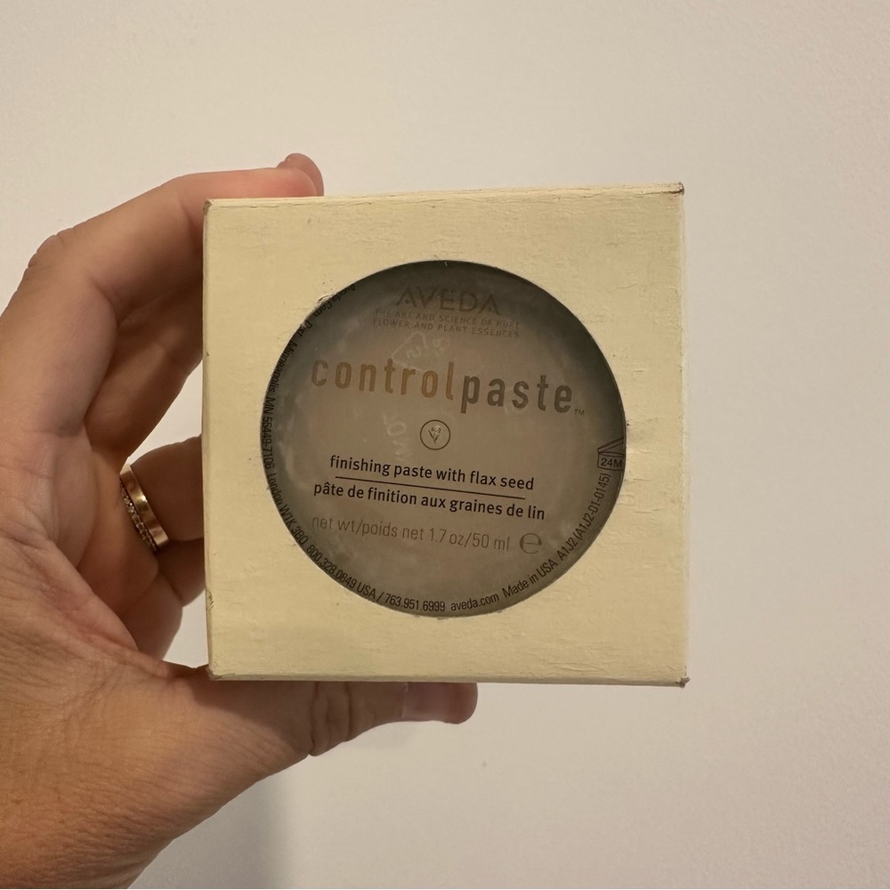 AVEDA Control Paste